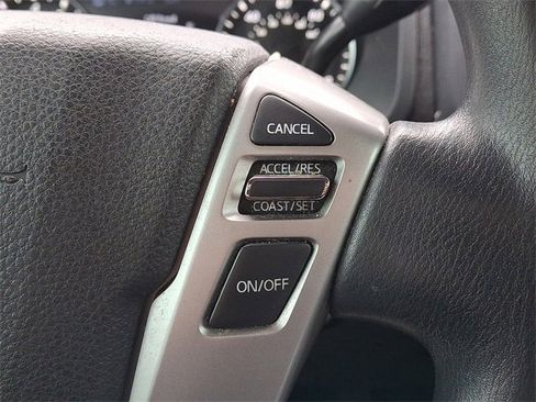 Used 2022 Nissan Titan S image 21