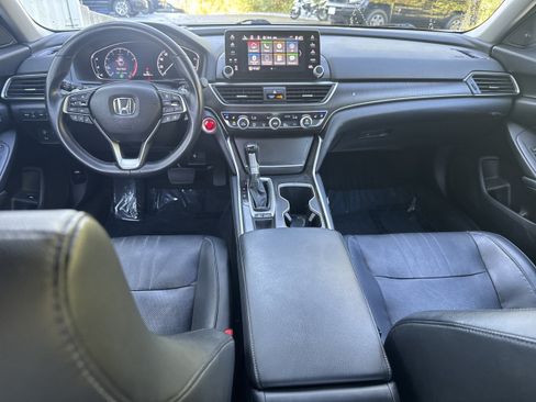 Used 2018 Honda Accord Touring image 16