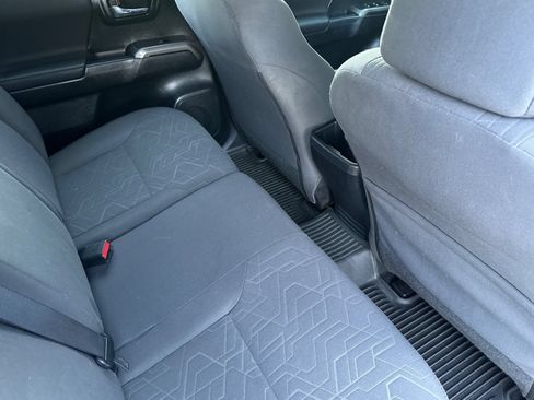 Used 2017 Toyota Tacoma TRD Off-Road w/ Premium & Technology Package AWD/4WD image 16