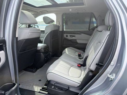 Used 2025 Honda Pilot Elite image 19