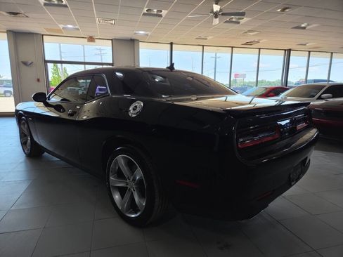 Used 2016 Dodge Challenger R/T w/ Driver Convenience Group RWD image 5