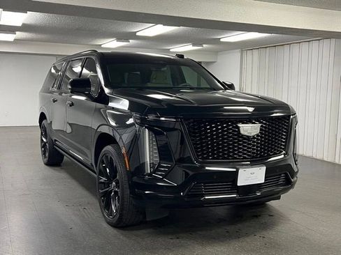 Used 2025 Cadillac Escalade ESV Sport Platinum w/ LPO, ONYX Package AWD/4WD image 6