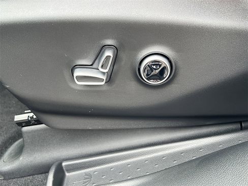 New 2026 Chrysler Pacifica Pinnacle image 21