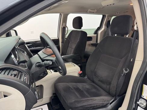 Used 2014 Dodge Grand Caravan SXT image 18