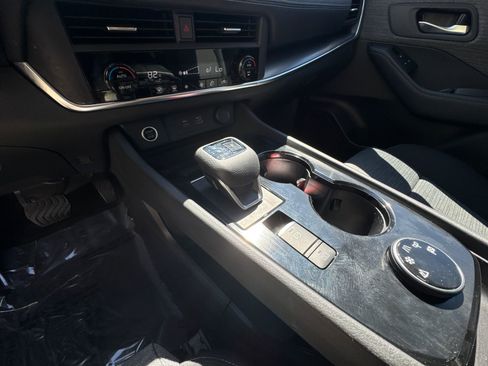 Used 2023 Nissan Rogue SV image 30