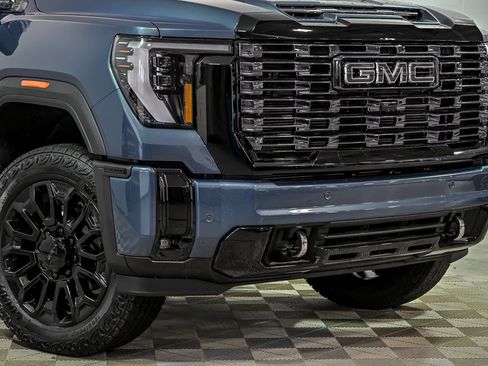 New 2026 GMC Sierra 2500 Denali Ultimate w/ LPO, Black Badging Package AWD/4WD image 2