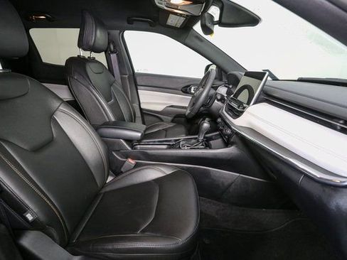 Used 2024 Jeep Compass Limited image 17