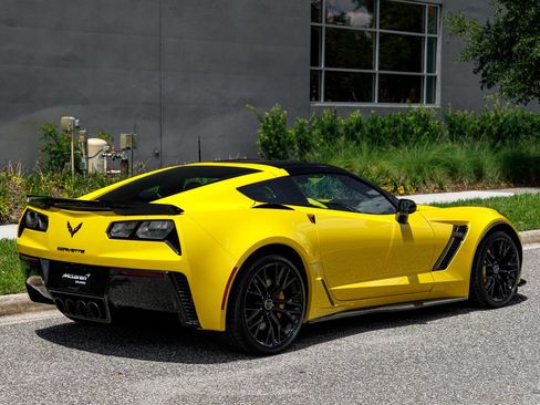 Used 2019 Chevrolet Corvette Z06 RWD image 12