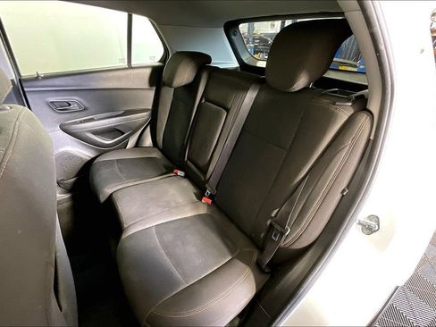 Used 2017 Chevrolet Trax LS FWD image 31