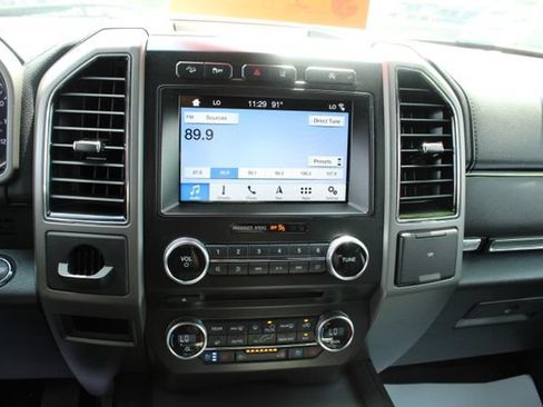 Used 2018 Ford Expedition XLT w/ Equipment Group 202A AWD/4WD image 17