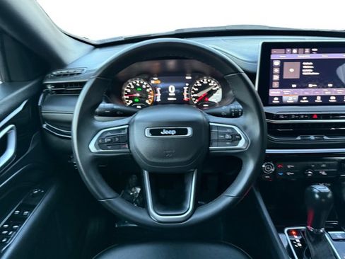 Used 2024 Jeep Compass Latitude image 14