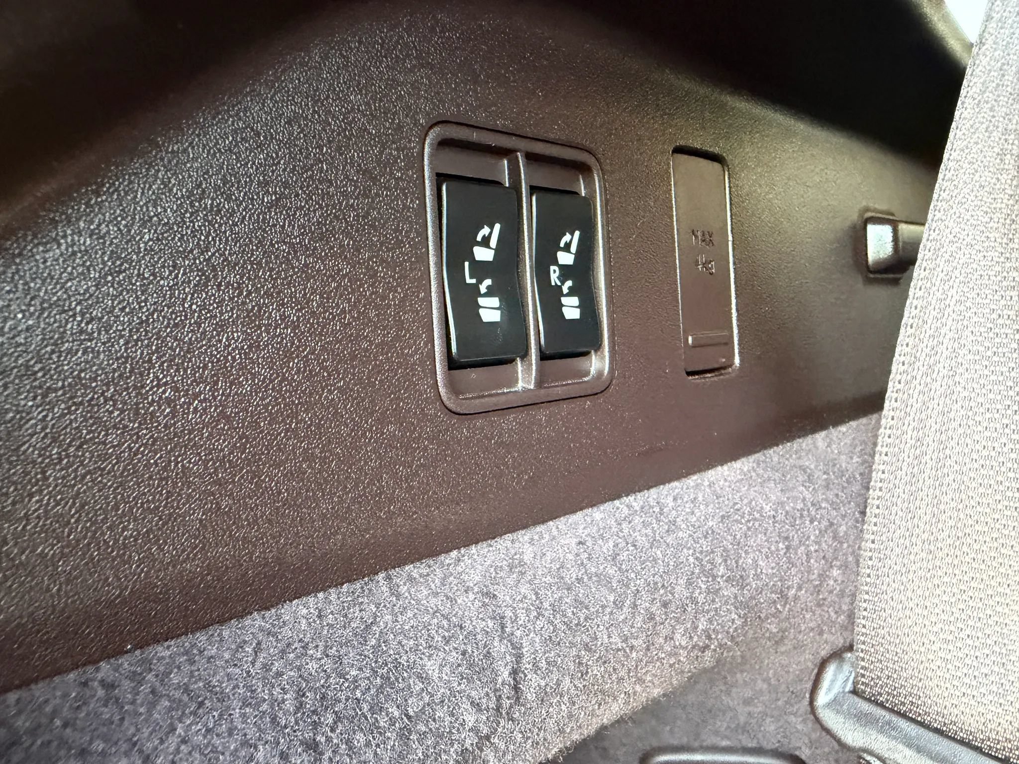 Used 2019 Lexus RX 450hL Premium w/ Premium Package AWD/4WD image 39