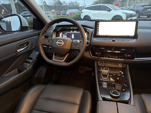 Used 2025 Nissan Rogue SL image 23