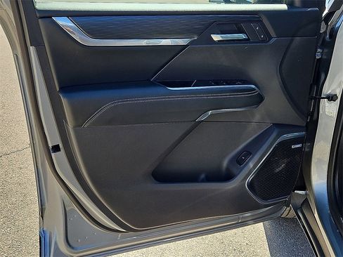 Used 2025 GMC Acadia Elevation image 19