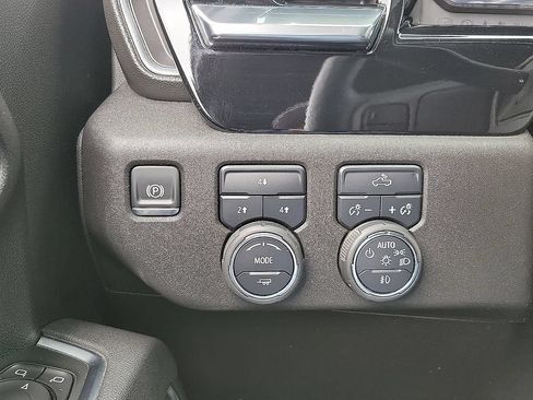 Used 2025 Chevrolet Silverado 2500 LT w/ Convenience Package AWD/4WD image 14