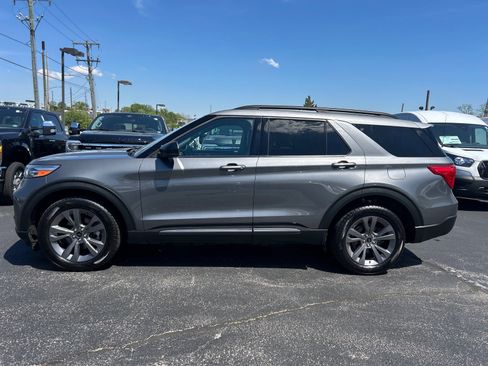 Used 2022 Ford Explorer XLT w/ Equipment Group 202A AWD/4WD image 4