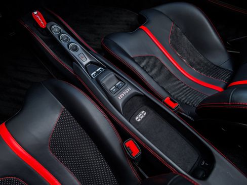 Used 2021 Ferrari F8 Tributo image 57