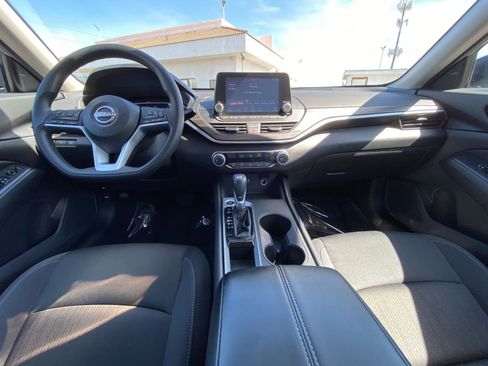 Used 2025 Nissan Altima 2.5 SV image 33