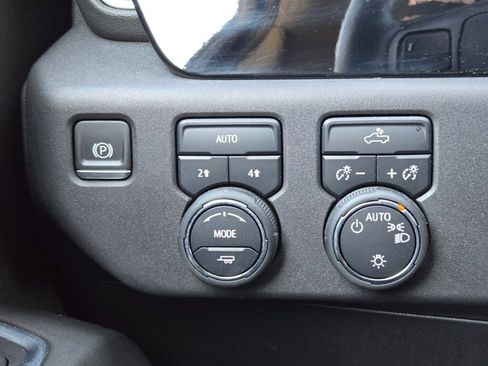 Used 2024 Chevrolet Silverado 1500 LT image 22