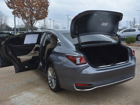 Used 2019 Lexus ES 300h w/ Luxury Package image 17