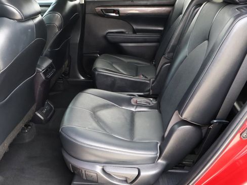 Used 2022 Toyota Highlander Limited image 22