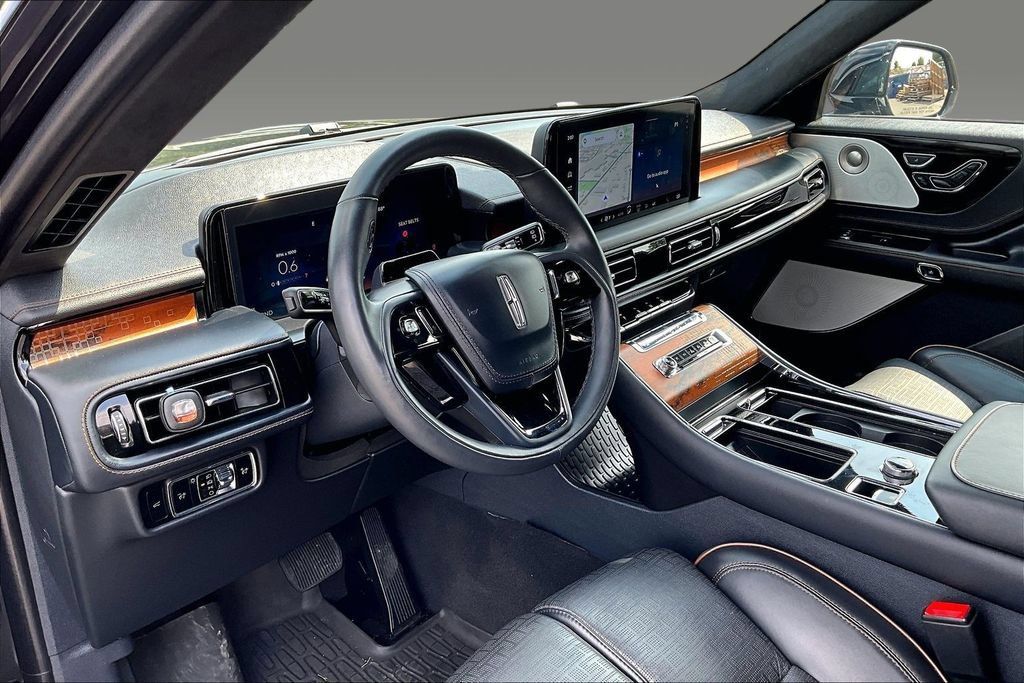 Used 2025 Lincoln Aviator Black Label AWD/4WD image 7