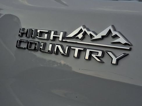 Used 2022 Chevrolet Silverado 3500 High Country w/ Z71 Off-Road Package AWD/4WD image 5