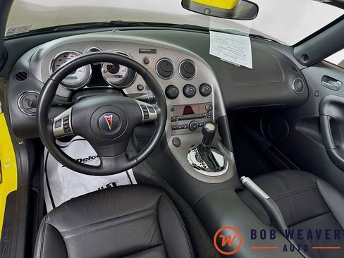 Used 2007 Pontiac Solstice Convertible w/ Premium Package RWD image 9