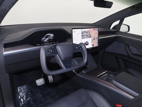 Used 2022 Tesla Model X image 32