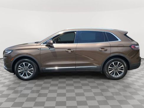 Used 2022 Lincoln Nautilus FWD w/ Premium Package image 3