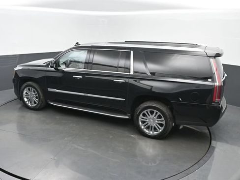 Used 2018 Cadillac Escalade ESV 4WD image 40