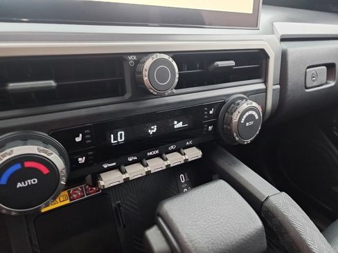 Used 2025 Toyota 4Runner TRD Off-Road Premium AWD/4WD image 12