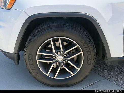 Used 2018 Jeep Grand Cherokee Laredo RWD image 10