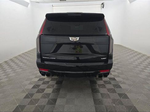 Used 2023 Cadillac Escalade ESV V AWD/4WD image 9