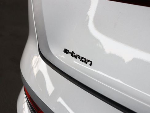 Used 2023 Audi e-tron Premium w/ Convenience Plus Package AWD/4WD image 28