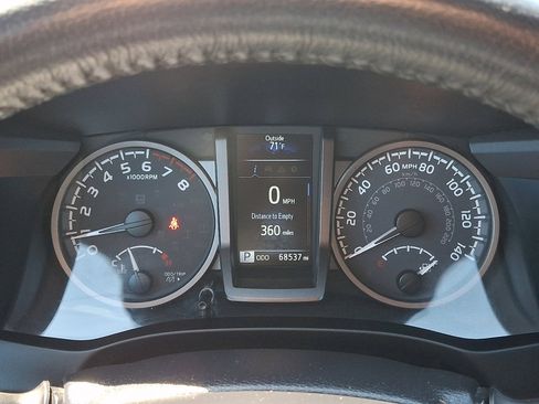Used 2022 Toyota Tacoma TRD Off-Road AWD/4WD image 26