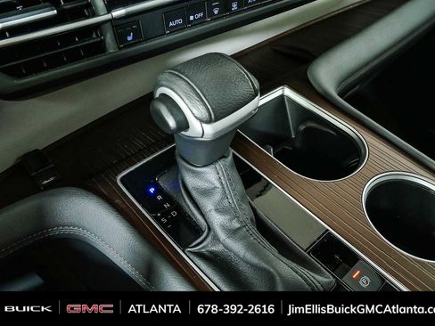 Used 2024 Toyota Sienna XLE FWD image 16