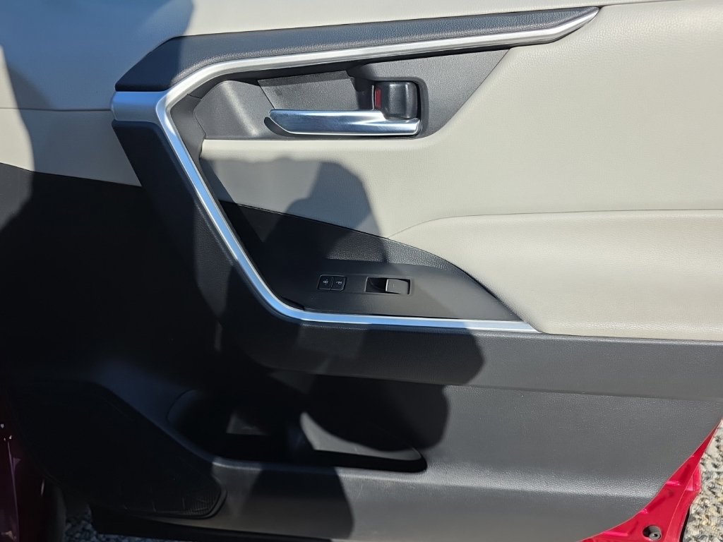 Certified 2022 Toyota RAV4 XLE Premium AWD/4WD image 19