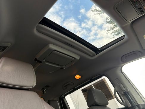 Used 2019 Honda Odyssey Elite image 23