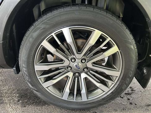 Used 2017 Ford Explorer Platinum AWD/4WD image 7