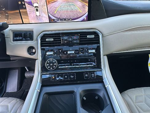 Certified 2025 Nissan Armada Platinum Reserve image 21