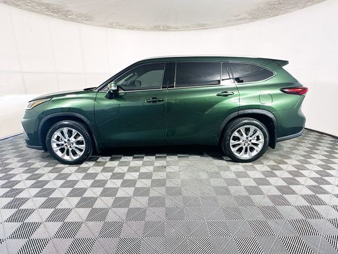 Used 2024 Toyota Highlander Limited FWD image 6