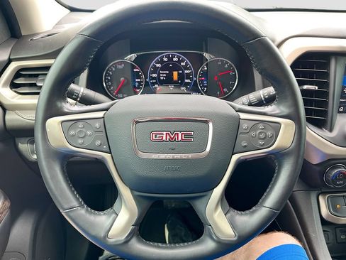 Used 2022 GMC Acadia Denali w/ Denali Ultimate Package FWD image 11