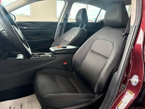 Used 2025 Nissan Altima 2.5 SV FWD image 15