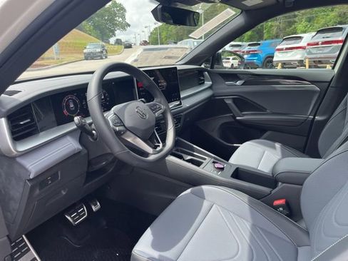 New 2026 Volkswagen Tiguan SE R-Line FWD image 6
