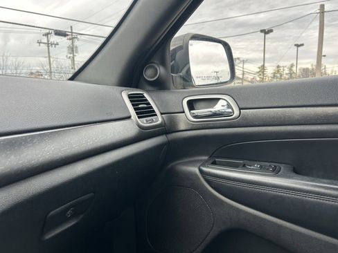 Used 2018 Jeep Grand Cherokee Laredo image 23