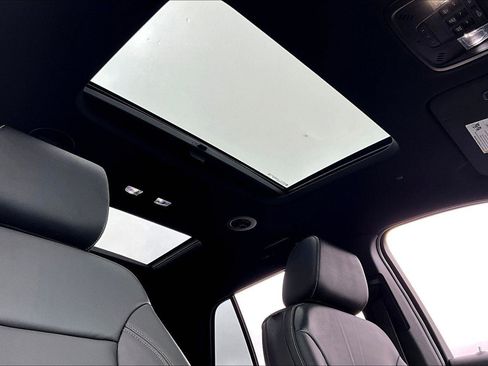 Used 2023 Chevrolet Traverse LT w/ LT Premium Package image 22