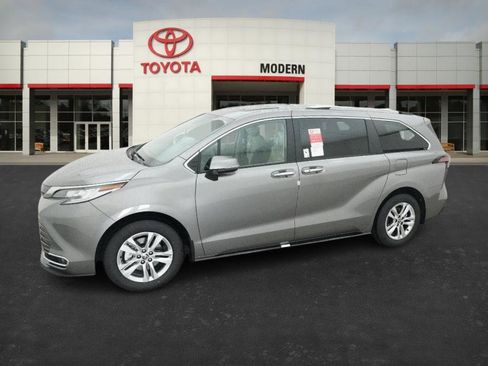 New 2026 Toyota Sienna Limited image 8