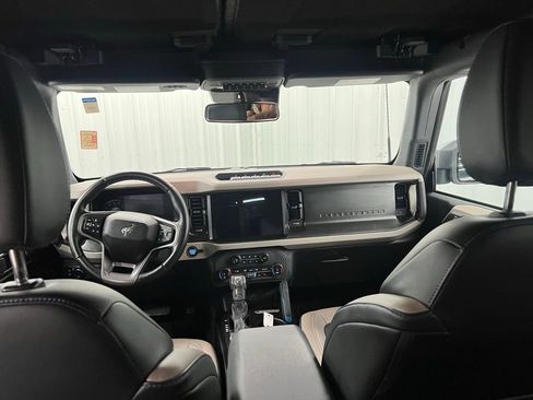 Used 2022 Ford Bronco Wildtrak image 16