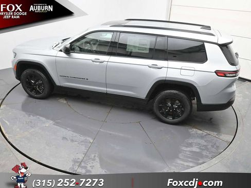 New 2025 Jeep Grand Cherokee L Altitude image 26